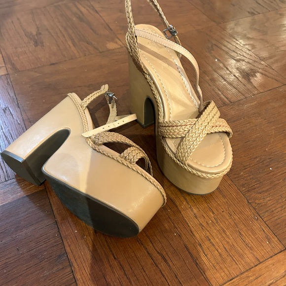 Schultz almost brand new platform shoes - Picture 4 of 4